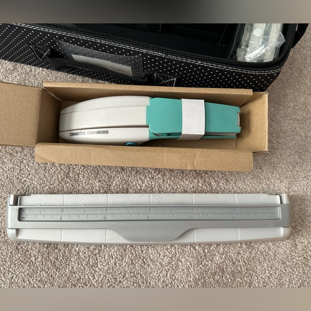 Creative Memories Shape Maker System & Creative Memories Boarder Maker System - Picture 5 of 7